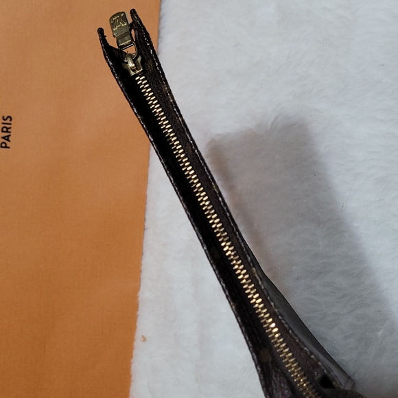 Louis Vuitton Cosmetics Pouch / Pochette - Picture 8 of 16